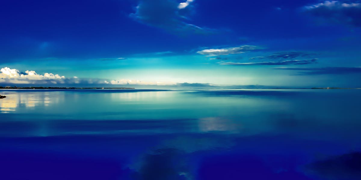 Foto einer Bucht der Insel Rügen zur blauen Stunde