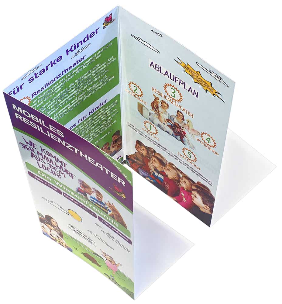 Foto 1 des gedruckten 6-seitigen DIN lang Hochformat Info-Flyers für Eltern zum Resilienzprogramm und Resilienztheater "Wie kommt der Maulwurf aus dem Loch?" in deutscher Sprache von "Mehrsein - Coaching und Prävention Meerbusch"
