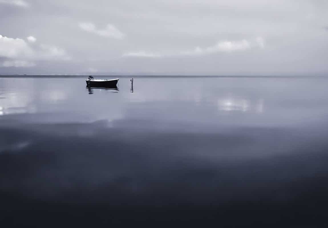 Foto einer Bucht mit Boot in sw